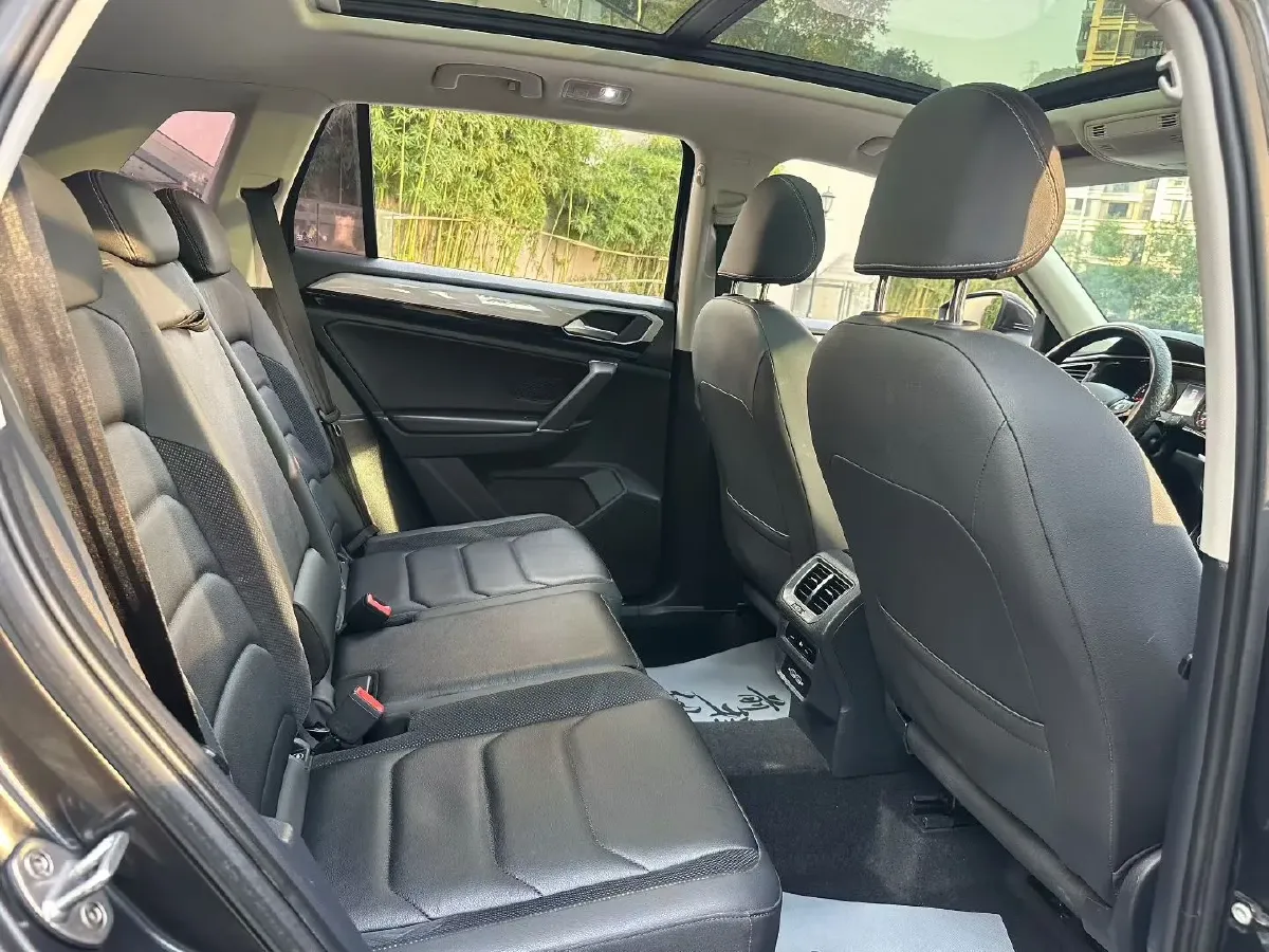 2019 Jeep Cherokee 2.0T 234HP L4 9AT,autocango,china used car exporter,china ev exporter,chinese used car exporter,chinese used ev exporter