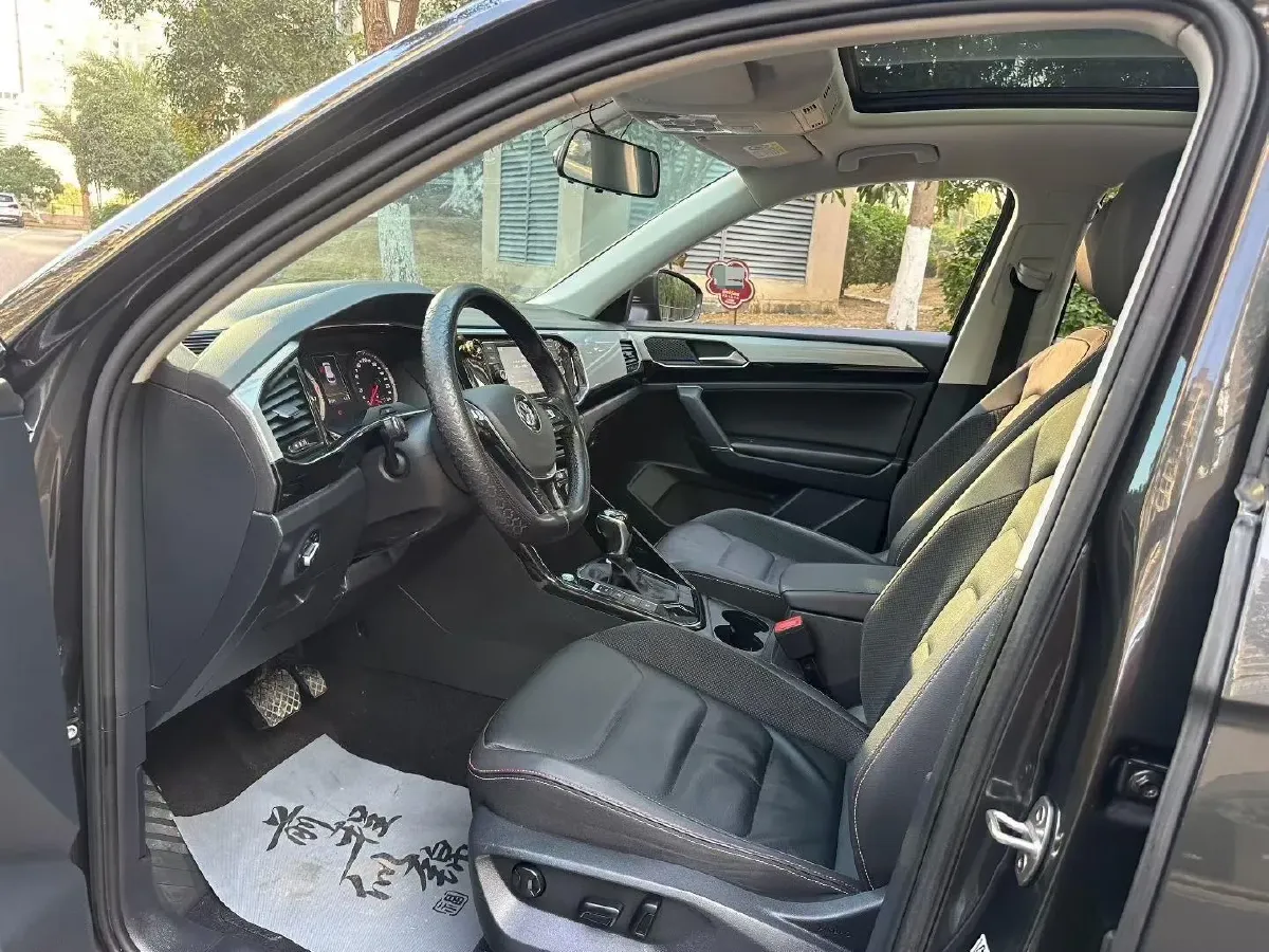 2019 Jeep Cherokee 2.0T 234HP L4 9AT,autocango,china used car exporter,china ev exporter,chinese used car exporter,chinese used ev exporter