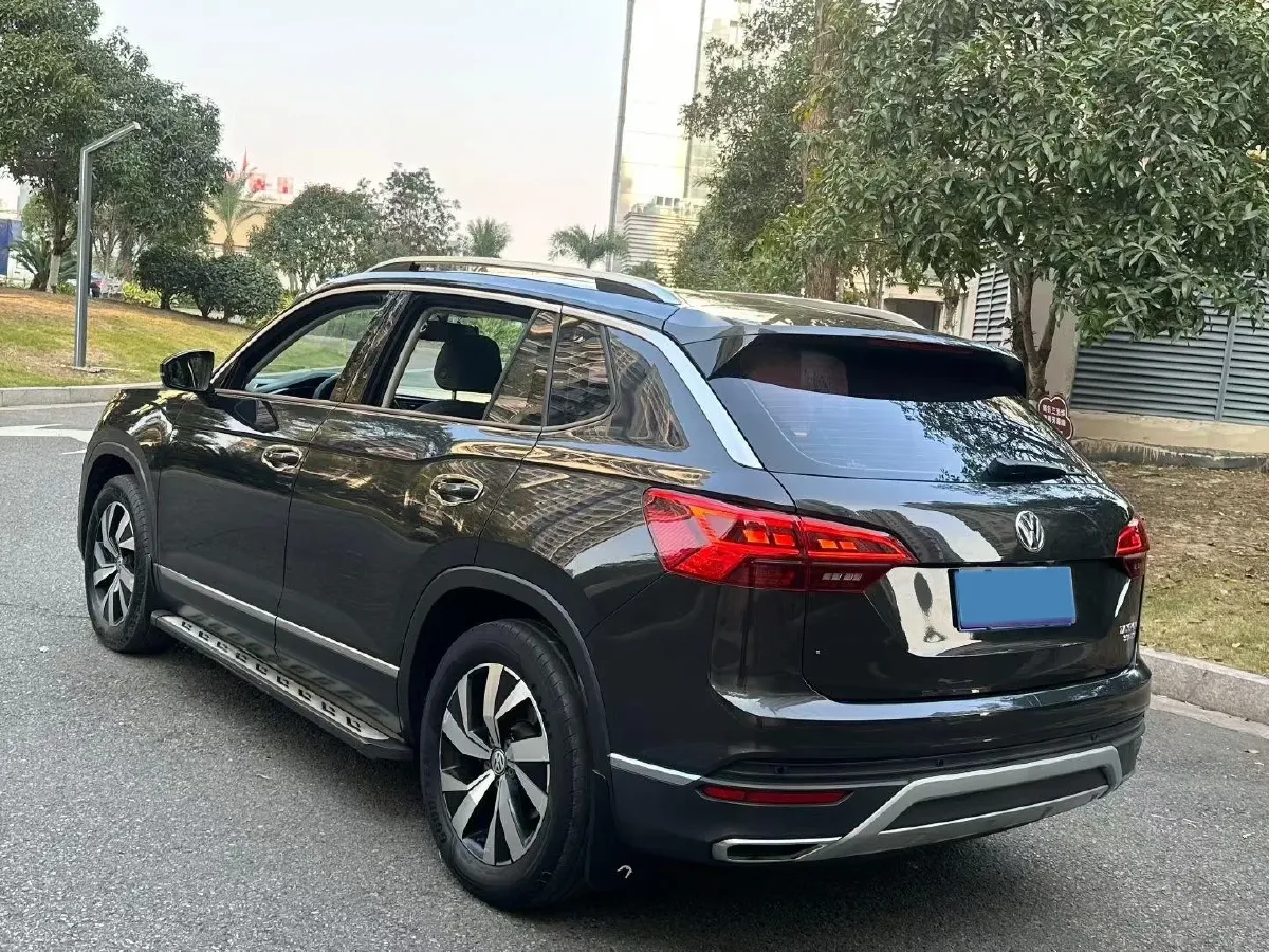 2019 Jeep Cherokee 2.0T 234HP L4 9AT,autocango,china used car exporter,china ev exporter,chinese used car exporter,chinese used ev exporter