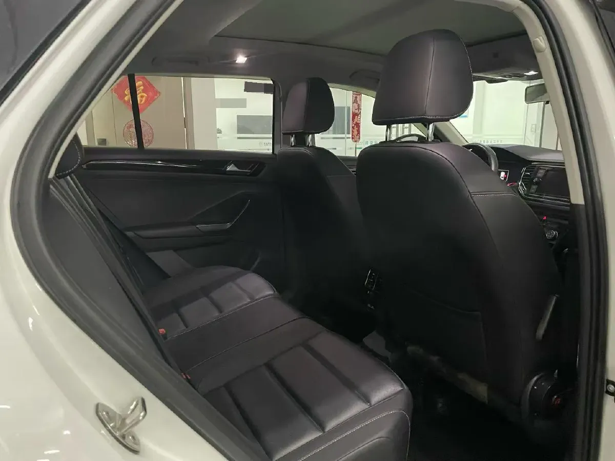 2021 Volkswagen T-Roc 1.4T 150HP L4 7DCT,autocango,china used car exporter,china ev exporter,chinese used car exporter,chinese used ev exporter