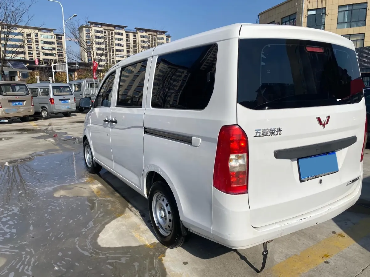 2015 WuLing RongGuang V 1.5L 112HP L4 5MT,autocango,china used car exporter,china ev exporter,chinese used car exporter,chinese used ev exporter