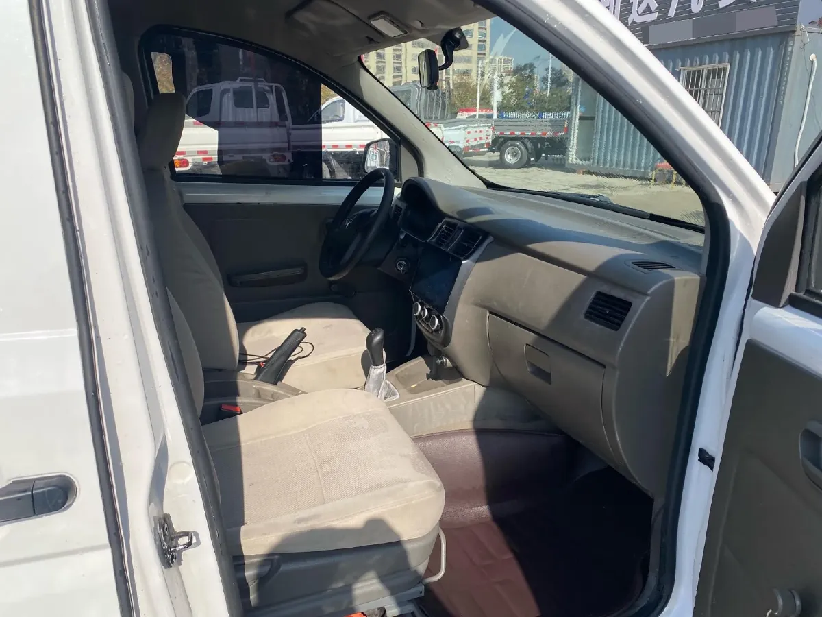 2015 WuLing RongGuang V 1.5L 112HP L4 5MT,autocango,china used car exporter,china ev exporter,chinese used car exporter,chinese used ev exporter