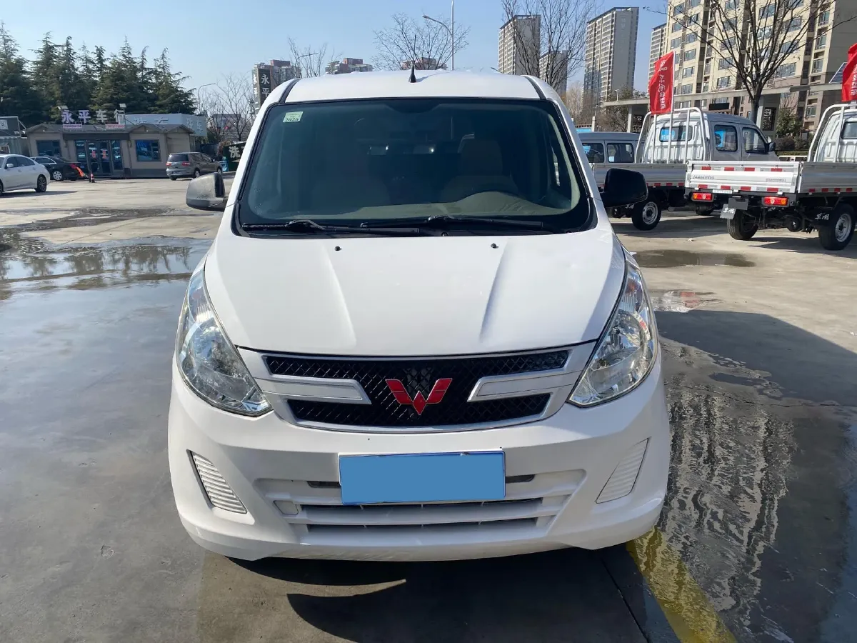 2015 WuLing RongGuang V 1.5L 112HP L4 5MT,autocango,china used car exporter,china ev exporter,chinese used car exporter,chinese used ev exporter