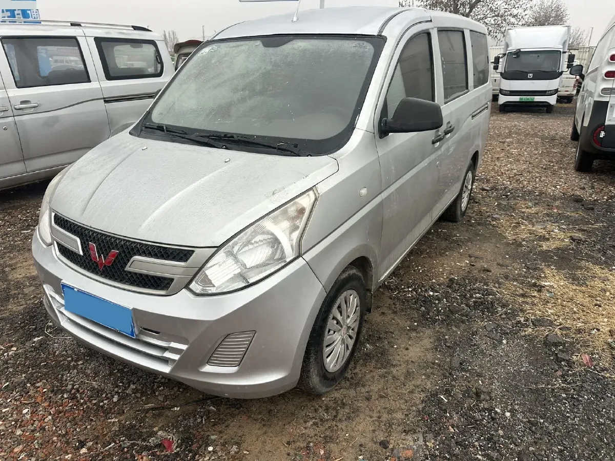 2018 WuLing RongGuang V 1.5L 112HP L4 5MT,autocango,china used car exporter,china ev exporter,chinese used car exporter,chinese used ev exporter