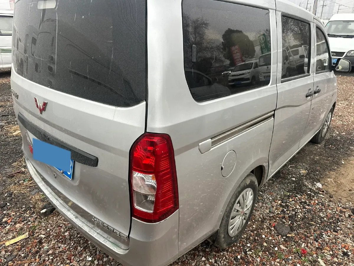 2018 WuLing RongGuang V 1.5L 112HP L4 5MT,autocango,china used car exporter,china ev exporter,chinese used car exporter,chinese used ev exporter