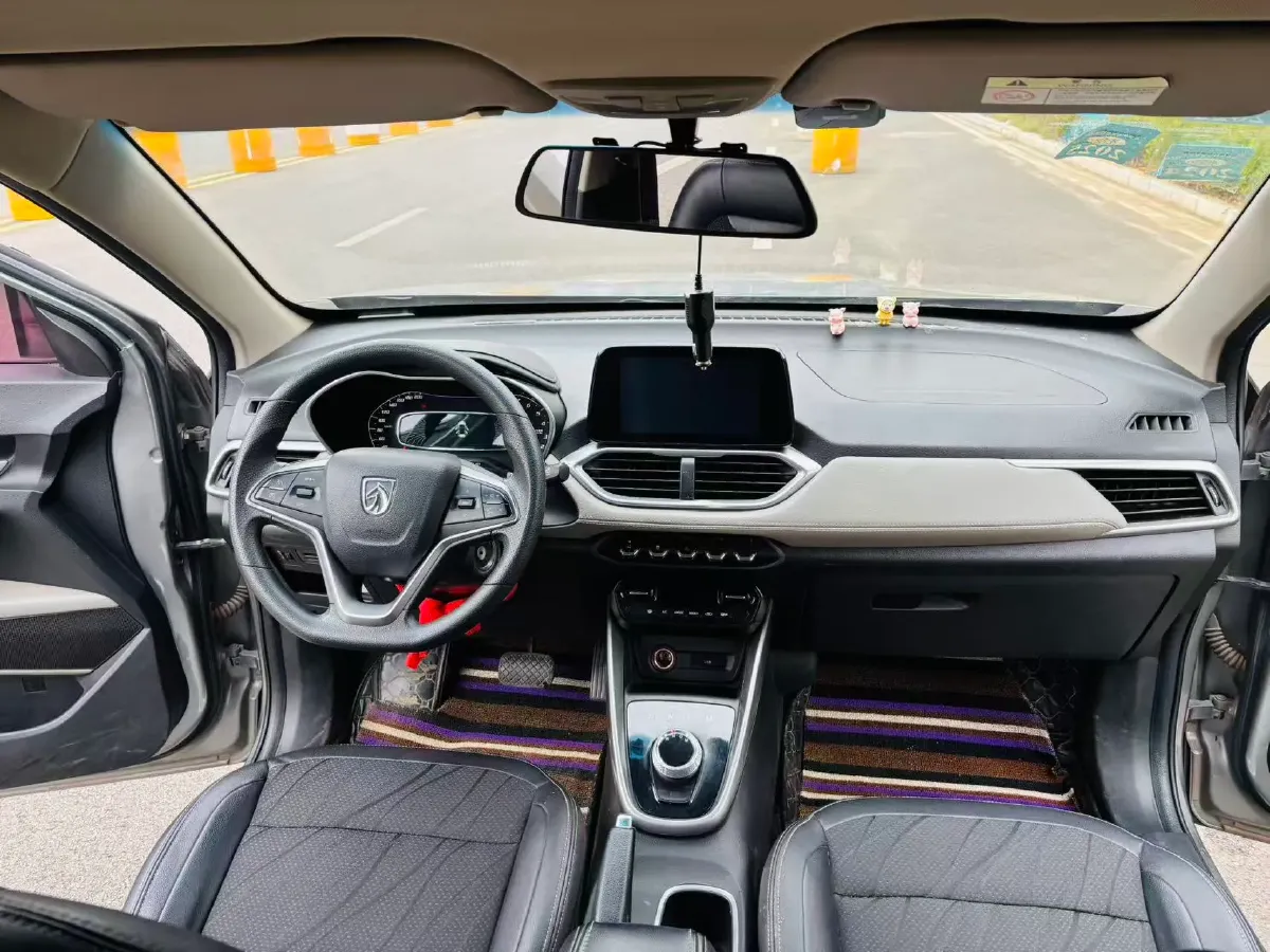 2017 BaoJun 310W 1.5L 105HP L4 6MT,autocango,china used car exporter,china ev exporter,chinese used car exporter,chinese used ev exporter