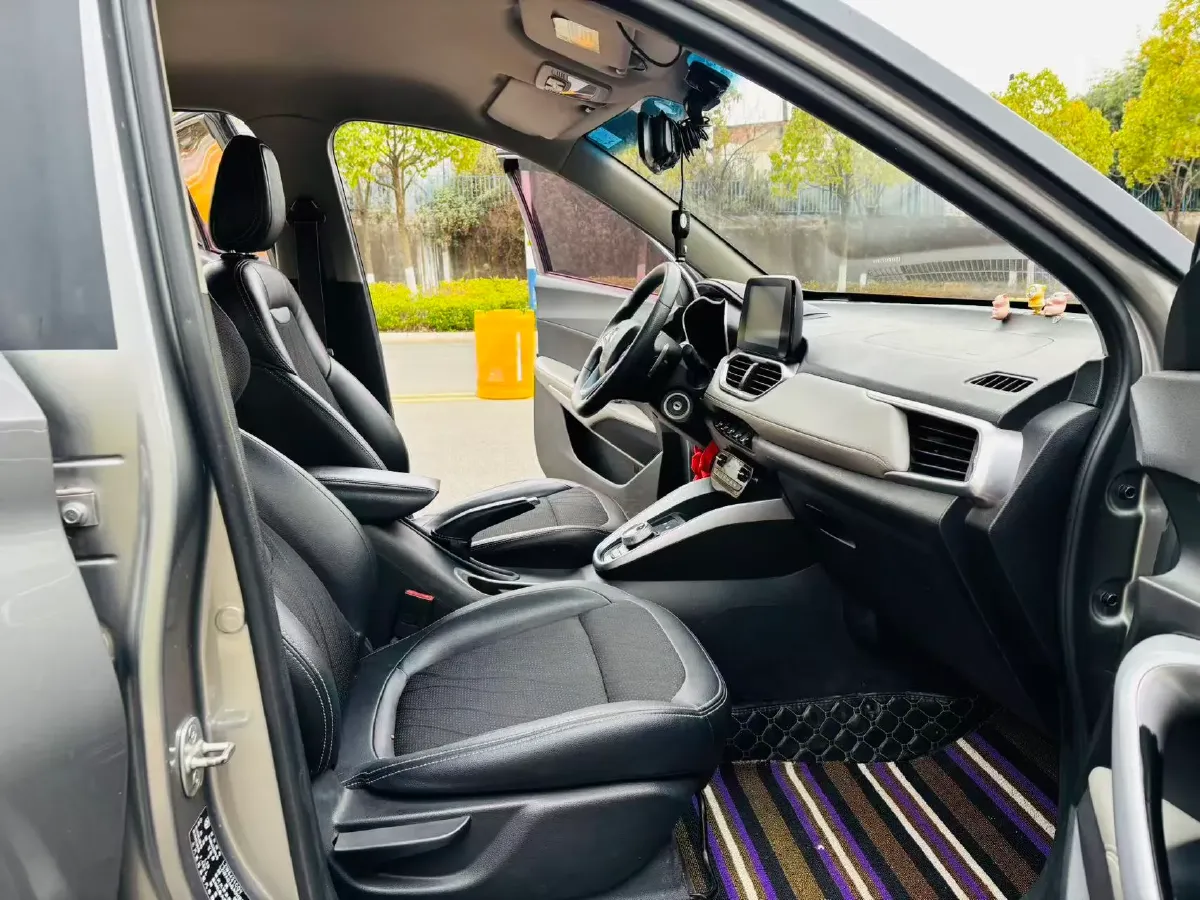 2017 BaoJun 310W 1.5L 105HP L4 6MT,autocango,china used car exporter,china ev exporter,chinese used car exporter,chinese used ev exporter