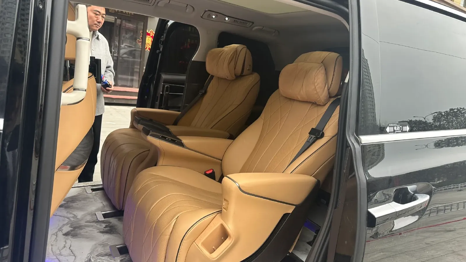 2024 Denza D9 1.5T 139HP L4 E-CVT PHEV 40KWH,autocango,china used car exporter,china ev exporter,chinese used car exporter,chinese used ev exporter