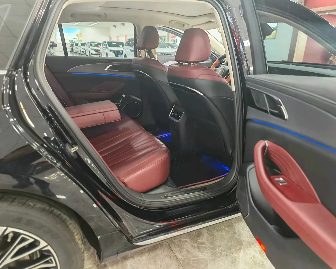 2023 HongQi H5 2.0T 224HP L4 8AT,autocango,china used car exporter,china ev exporter,chinese used car exporter,chinese used ev exporter