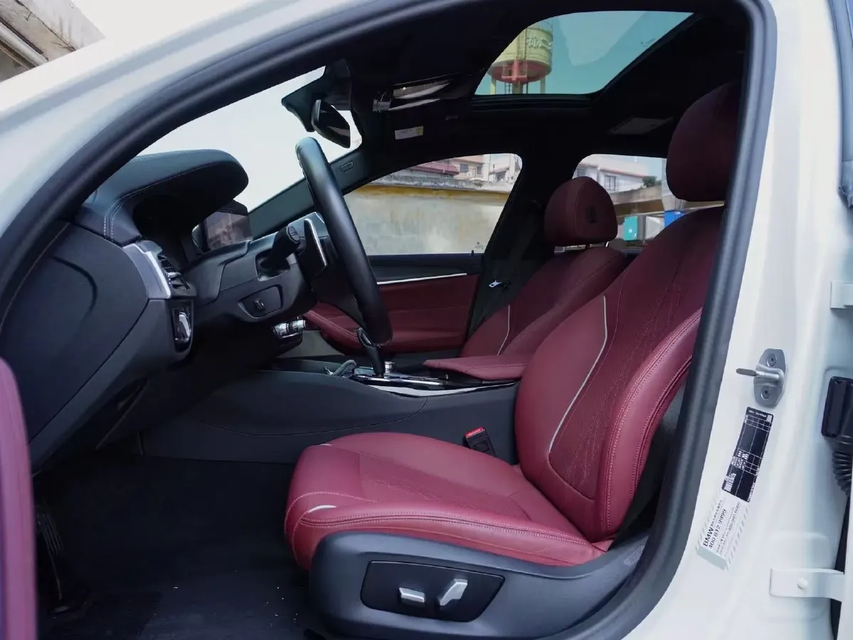 2023 BMW 5 Series 2.0T 245HP L4 8AT,autocango,china used car exporter,china ev exporter,chinese used car exporter,chinese used ev exporter