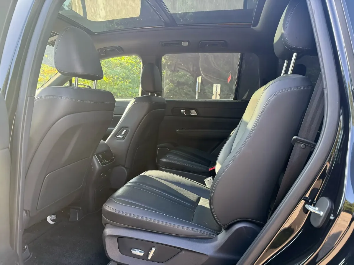 2020 Li ONE Range Extended 131HP REEV 40.5KWH,autocango,china used car exporter,china ev exporter,chinese used car exporter,chinese used ev exporter