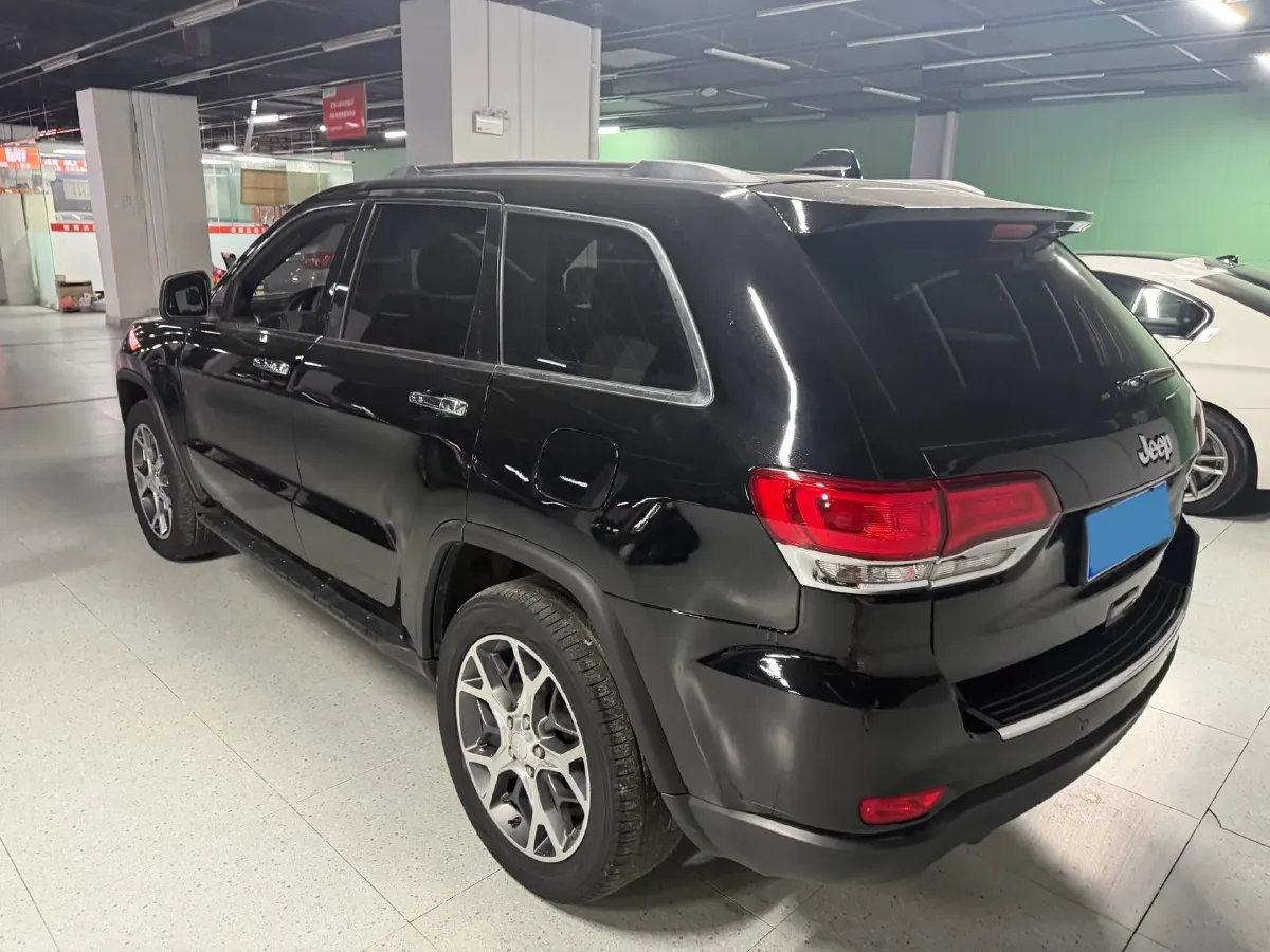 2020 Jeep Grand Cherokee 3.0L 234HP V6 8AT,autocango,china used car exporter,china ev exporter,chinese used car exporter,chinese used ev exporter