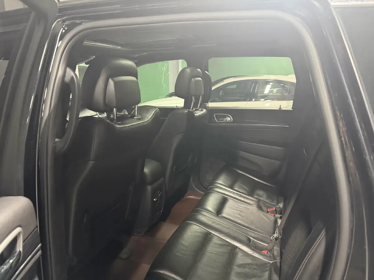 2020 Jeep Grand Cherokee 3.0L 234HP V6 8AT,autocango,china used car exporter,china ev exporter,chinese used car exporter,chinese used ev exporter