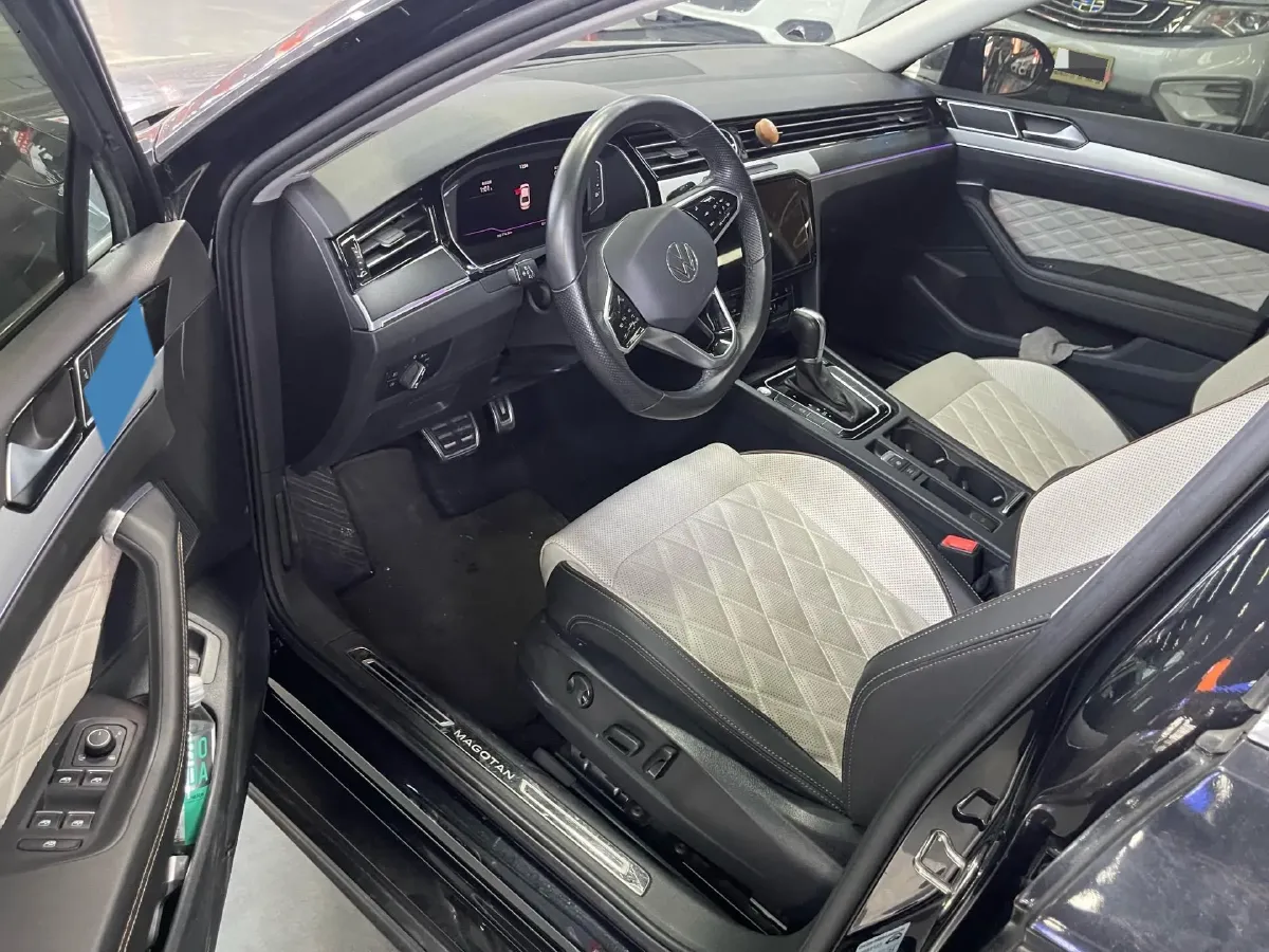 2023 Volkswagen Magotan 2.0T 186HP L4 7DCT,autocango,china used car exporter,china ev exporter,chinese used car exporter,chinese used ev exporter
