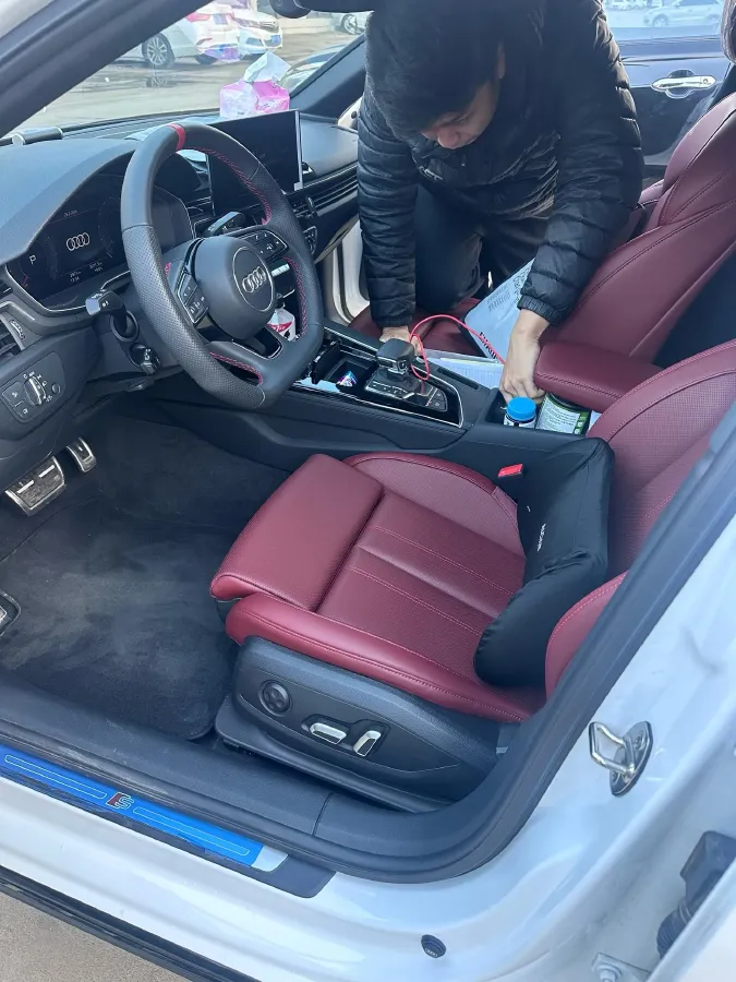 2025 Audi A4L 2.0T 190HP L4 7DCT,autocango,china used car exporter,china ev exporter,chinese used car exporter,chinese used ev exporter