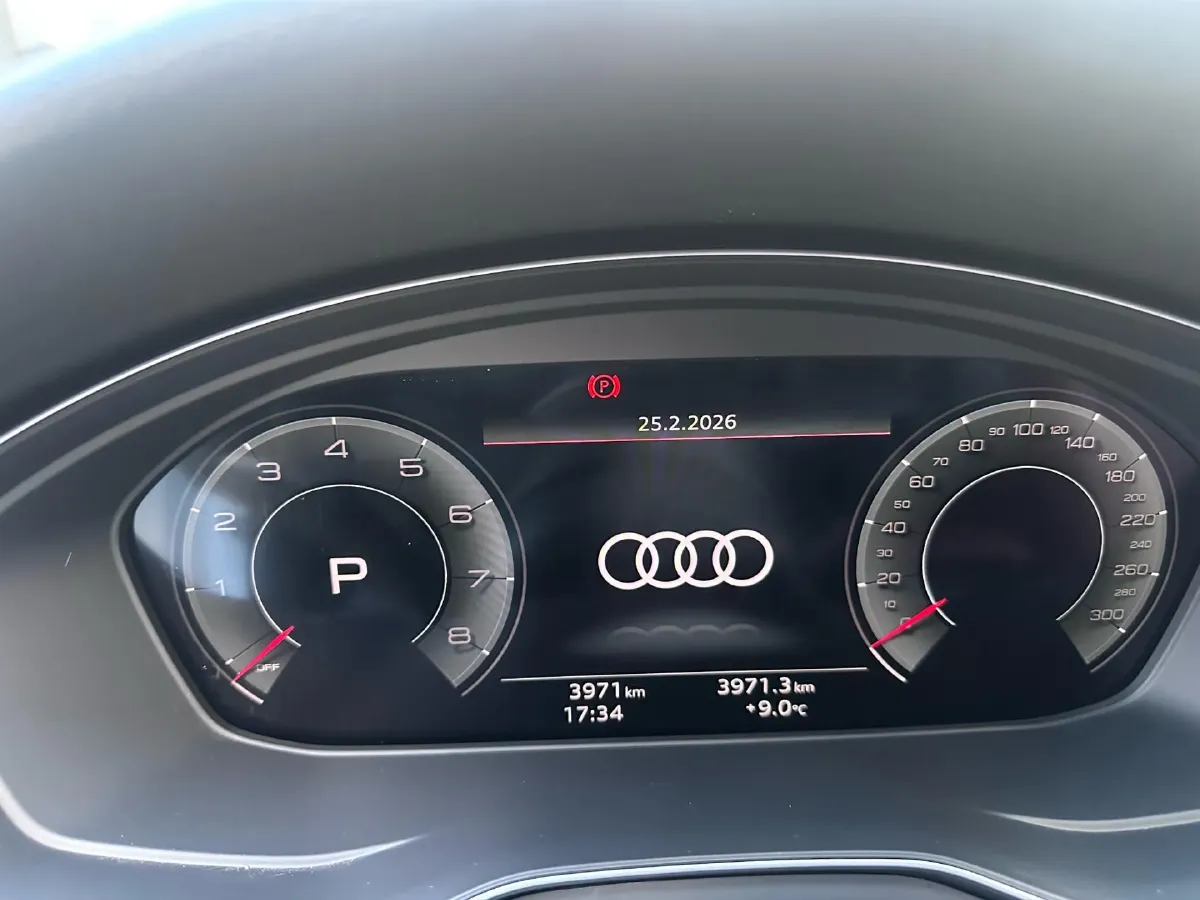 2025 Audi A4L 2.0T 190HP L4 7DCT,autocango,china used car exporter,china ev exporter,chinese used car exporter,chinese used ev exporter