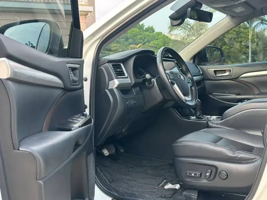 2018 Jeep Grand Commander 2.0T 265HP L4 9AT,autocango,china used car exporter,china ev exporter,chinese used car exporter,chinese used ev exporter