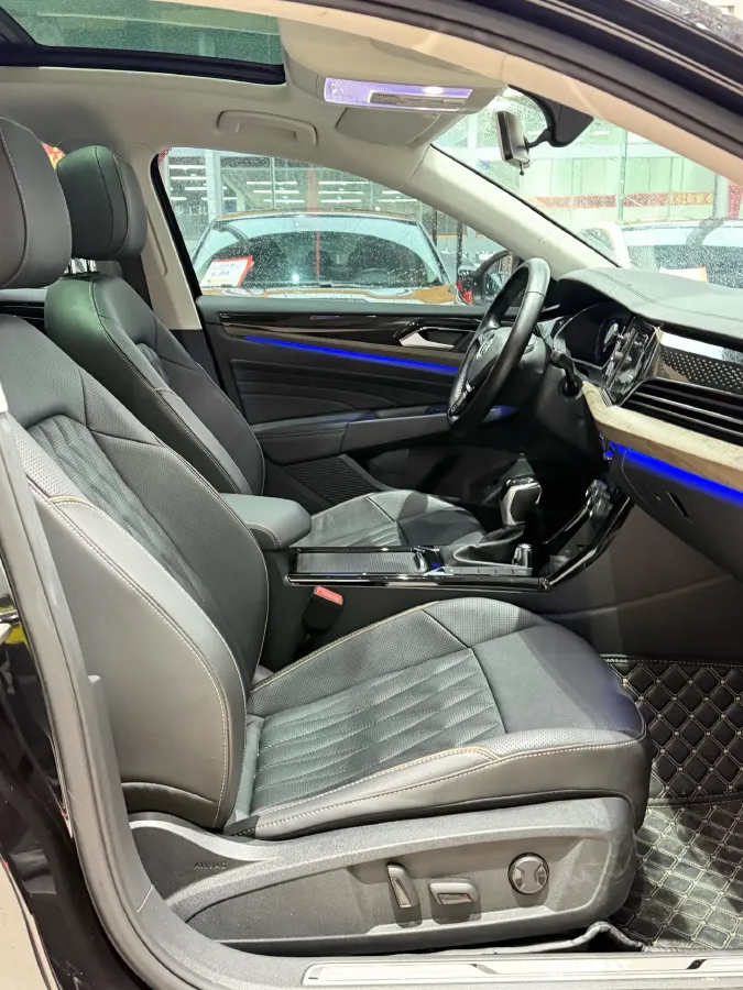 2019 Volvo V40 1.5T 152HP L4 6AT,autocango,china used car exporter,china ev exporter,chinese used car exporter,chinese used ev exporter