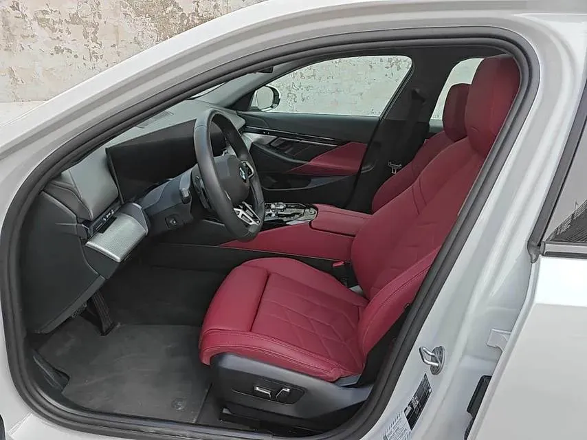 2024 BMW 5 Series 2.0T 190HP L4 8AT,autocango,china used car exporter,china ev exporter,chinese used car exporter,chinese used ev exporter