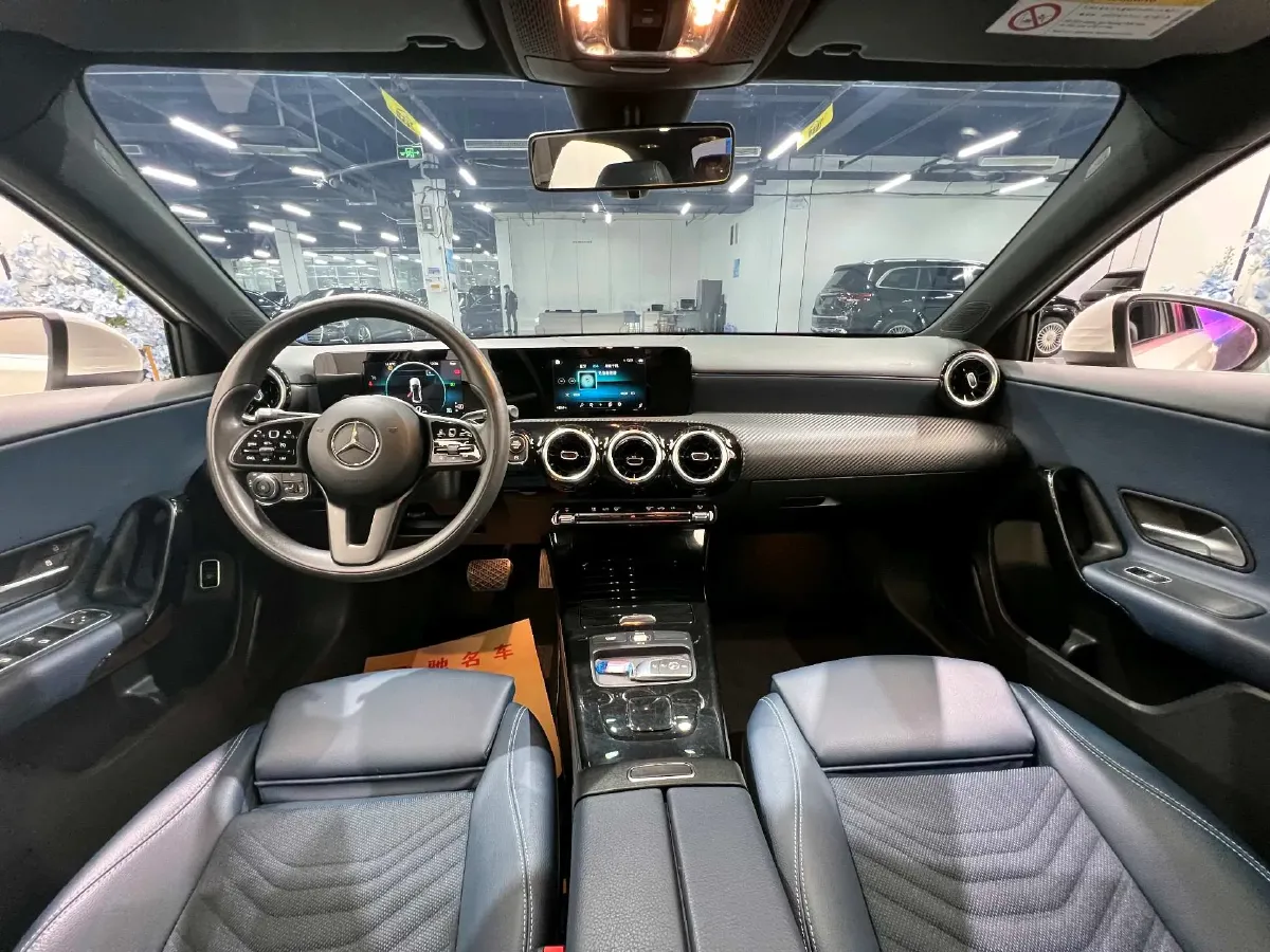 2020 Mercedes-Benz A Class 1.3T 136HP L4 7DCT,autocango,china used car exporter,china ev exporter,chinese used car exporter,chinese used ev exporter