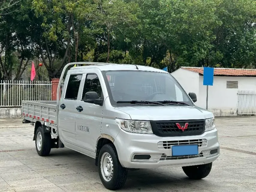2023 WuLing RongGuang New Truck 1.5L 102HP L4 5MT,autocango,china used car exporter,china ev exporter,chinese used car exporter,chinese used ev exporter