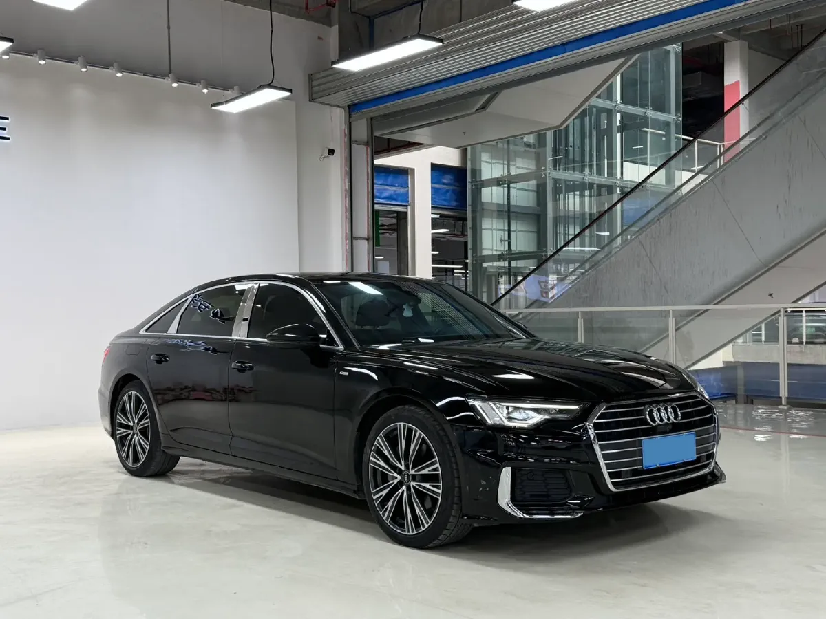 2022 Audi A6L 2.0T 224HP L4 7DCT,autocango,china used car exporter,china ev exporter,chinese used car exporter,chinese used ev exporter