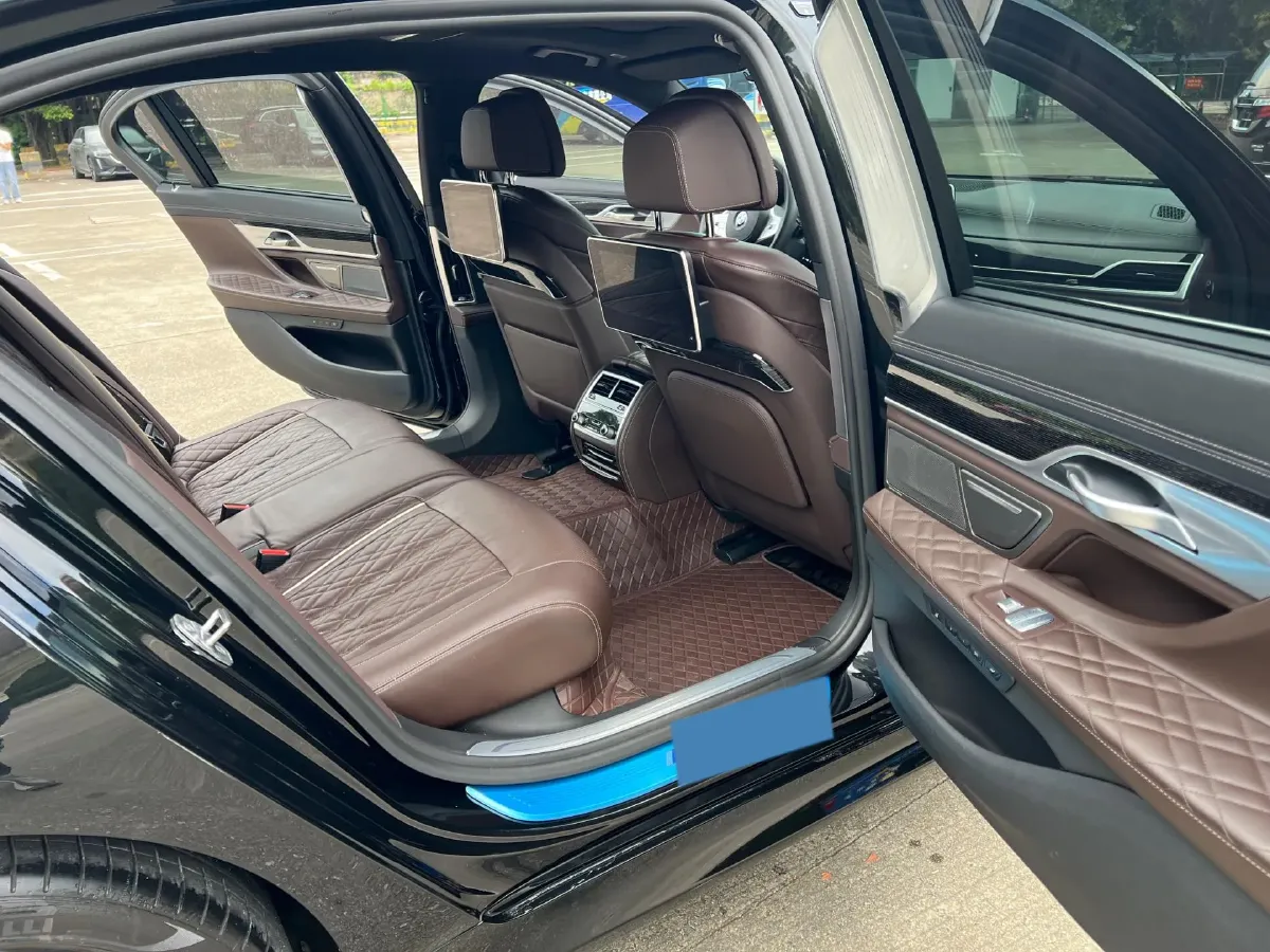 2021 BMW 7 Series 3.0T 340HP L6 8AT,autocango,china used car exporter,china ev exporter,chinese used car exporter,chinese used ev exporter