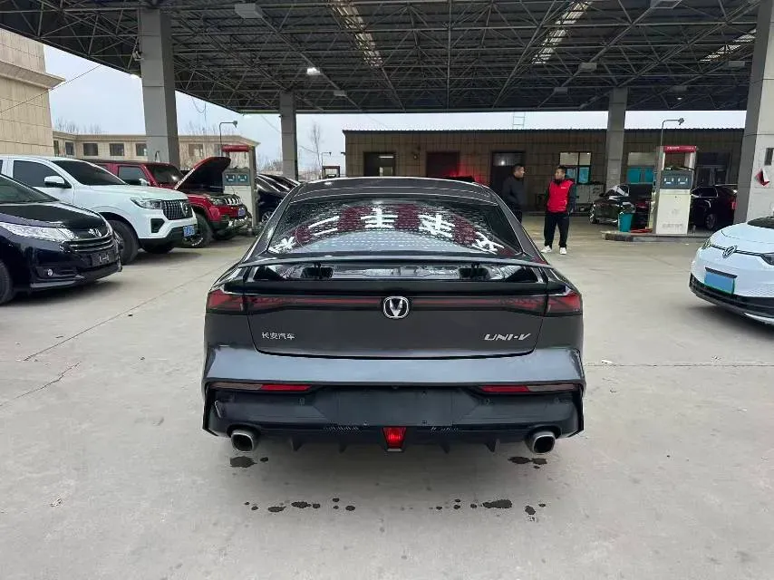 2022 ChangAn UNI-V 1.5T 188HP L4 7DCT,autocango,china used car exporter,china ev exporter,chinese used car exporter,chinese used ev exporter