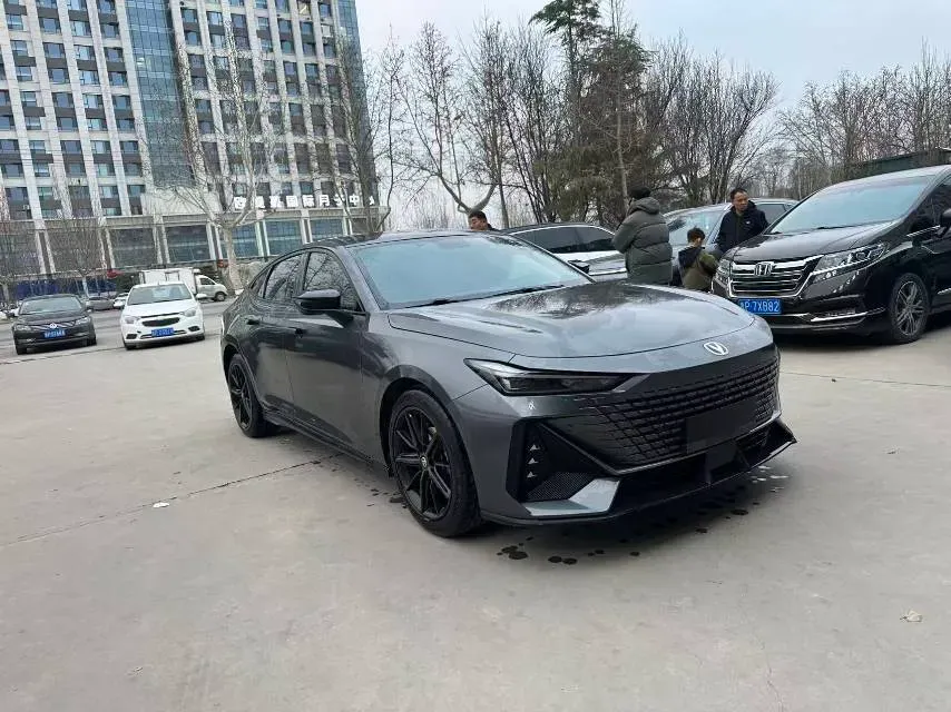 2022 ChangAn UNI-V 1.5T 188HP L4 7DCT,autocango,china used car exporter,china ev exporter,chinese used car exporter,chinese used ev exporter
