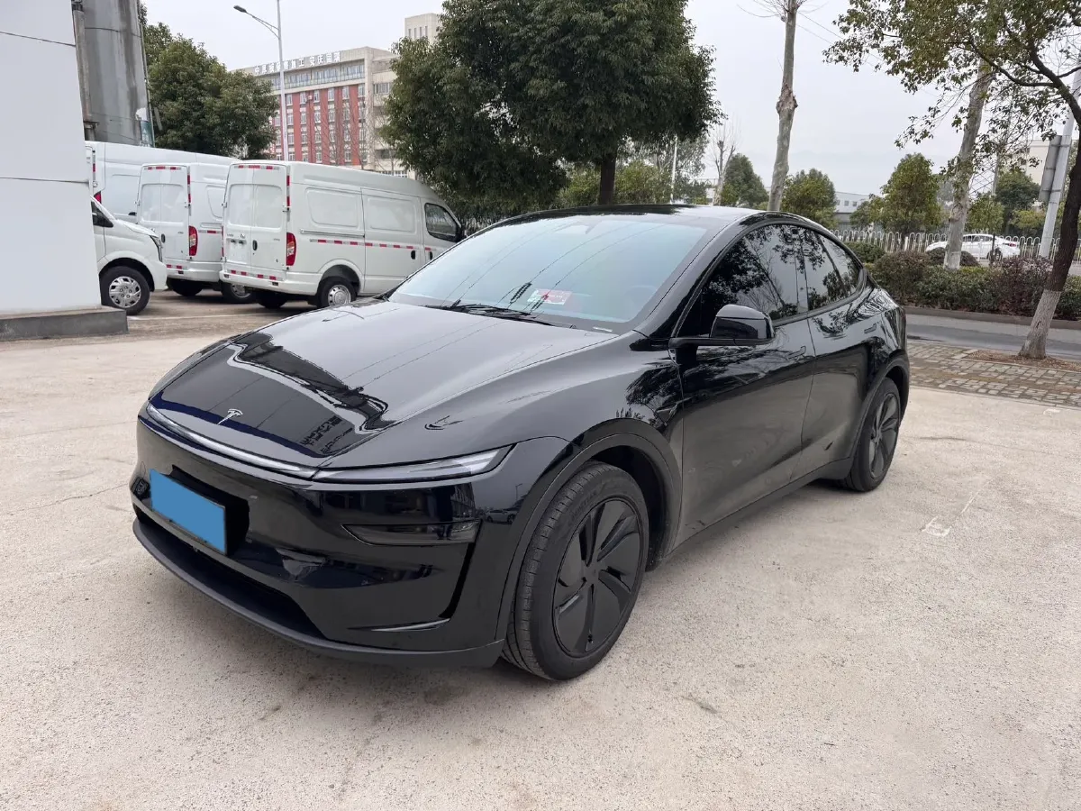 2025 Tesla Model Y BEV 62.5KWH,autocango,china used car exporter,china ev exporter,chinese used car exporter,chinese used ev exporter