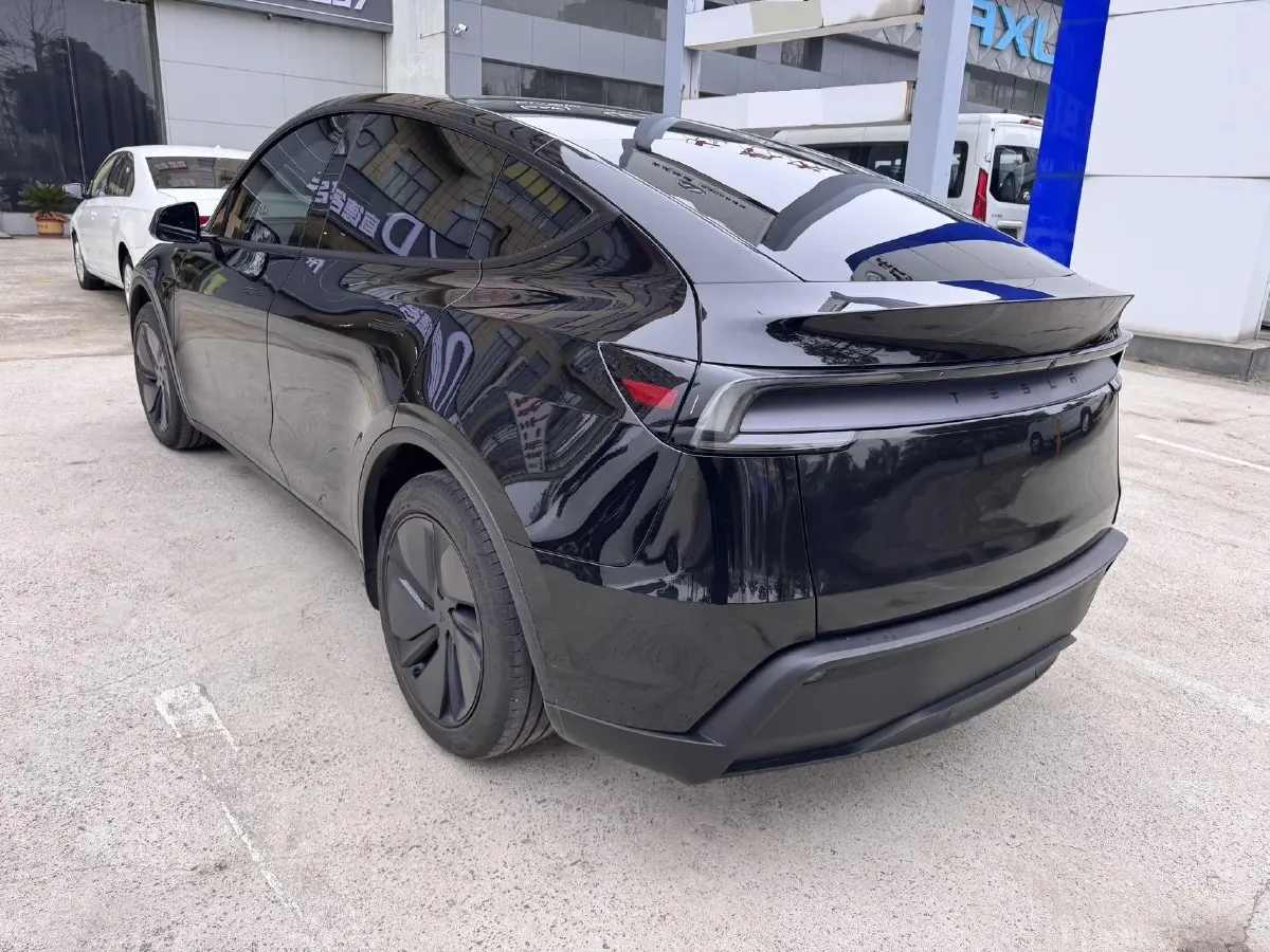 2025 Tesla Model Y BEV 62.5KWH,autocango,china used car exporter,china ev exporter,chinese used car exporter,chinese used ev exporter