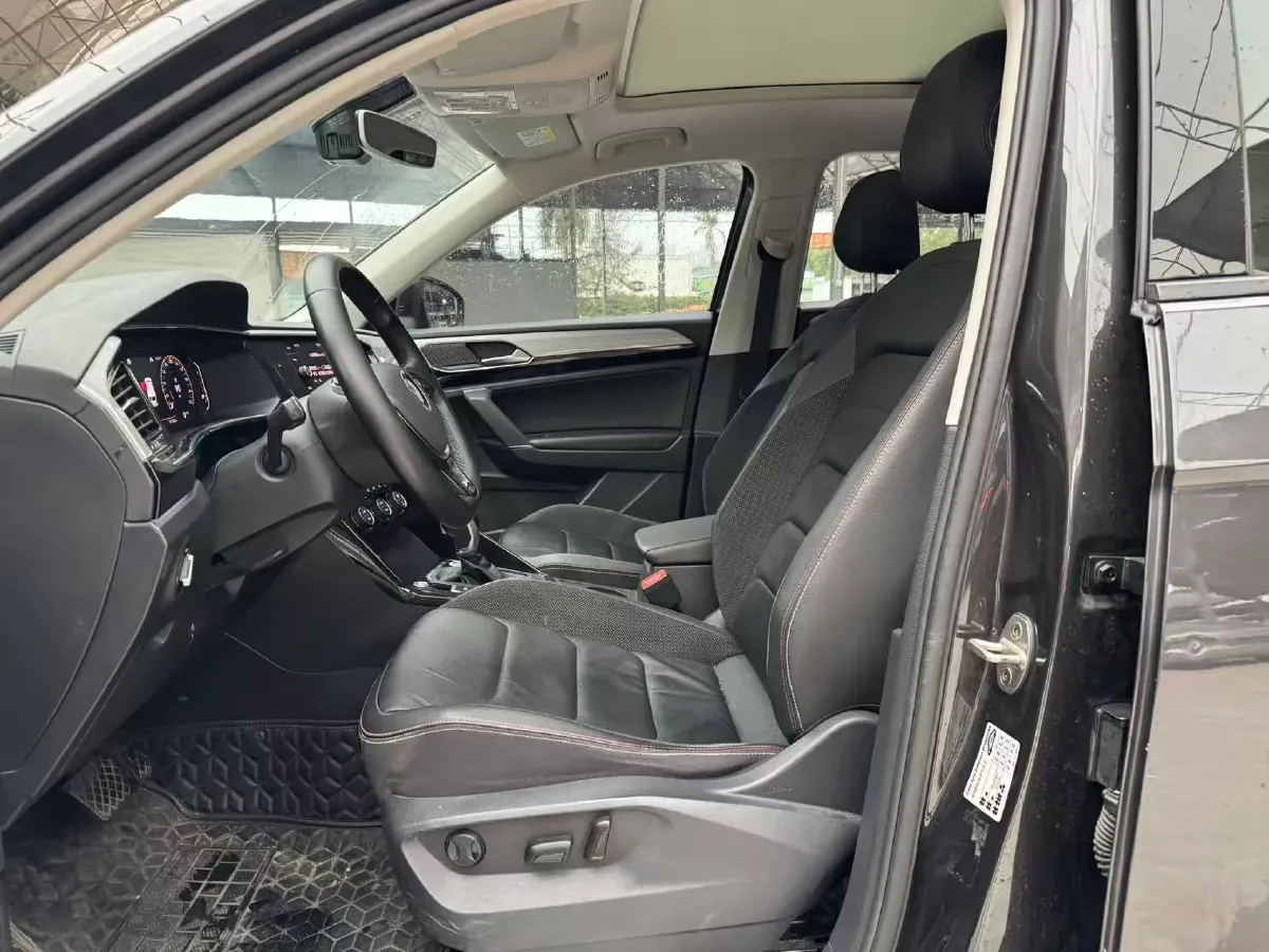 2019 Jeep Cherokee 2.0T 234HP L4 9AT,autocango,china used car exporter,china ev exporter,chinese used car exporter,chinese used ev exporter