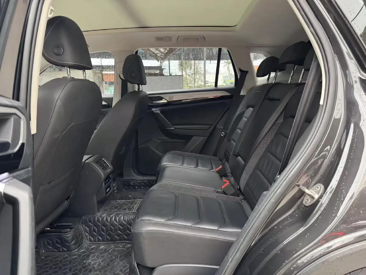 2019 Jeep Cherokee 2.0T 234HP L4 9AT,autocango,china used car exporter,china ev exporter,chinese used car exporter,chinese used ev exporter