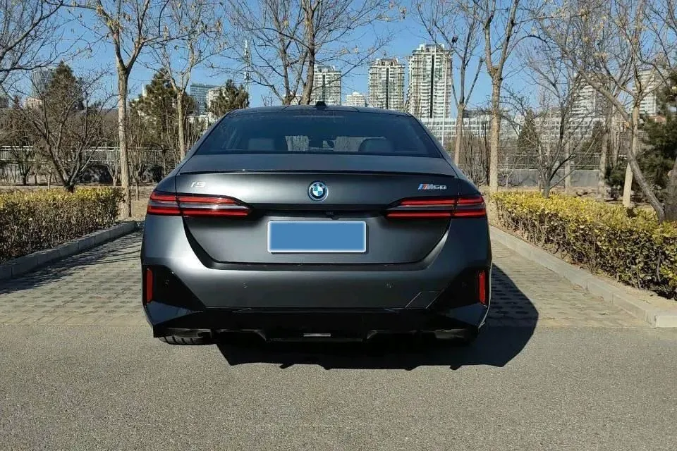 2024 Voyah Dream 1.5T 150HP L4 PHEV 43KWH,autocango,china used car exporter,china ev exporter,chinese used car exporter,chinese used ev exporter