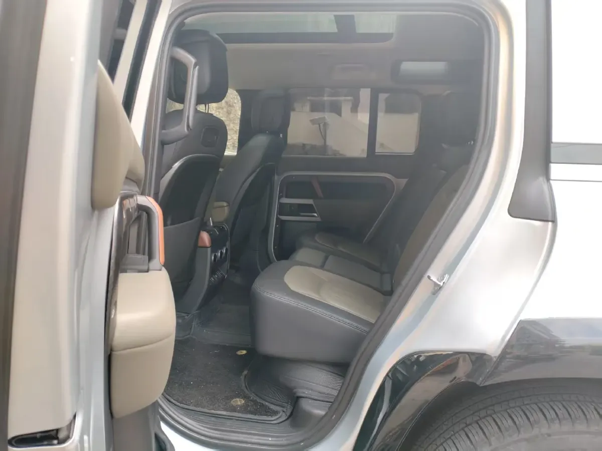 2022 Land Rover Defender 3.0T 400HP L6 8AT,autocango,china used car exporter,china ev exporter,chinese used car exporter,chinese used ev exporter