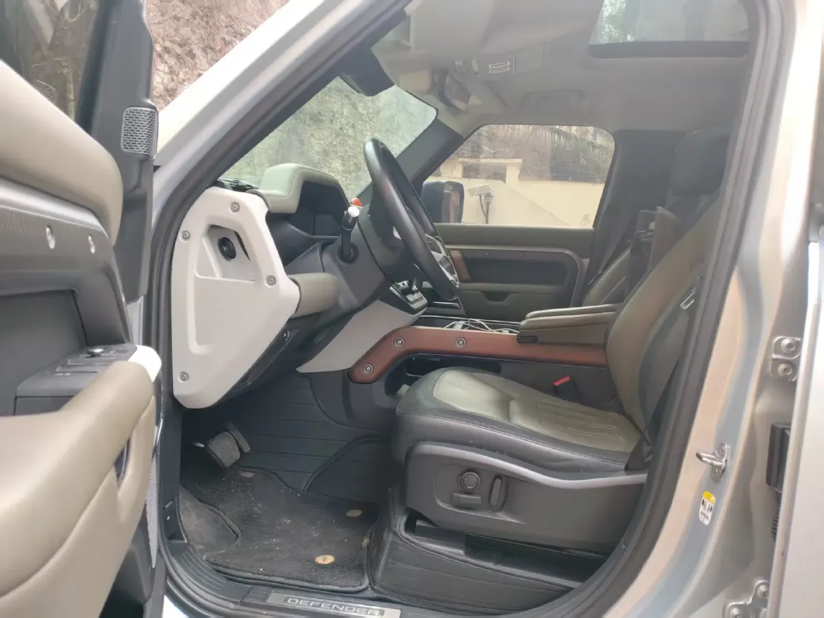 2022 Land Rover Defender 3.0T 400HP L6 8AT,autocango,china used car exporter,china ev exporter,chinese used car exporter,chinese used ev exporter