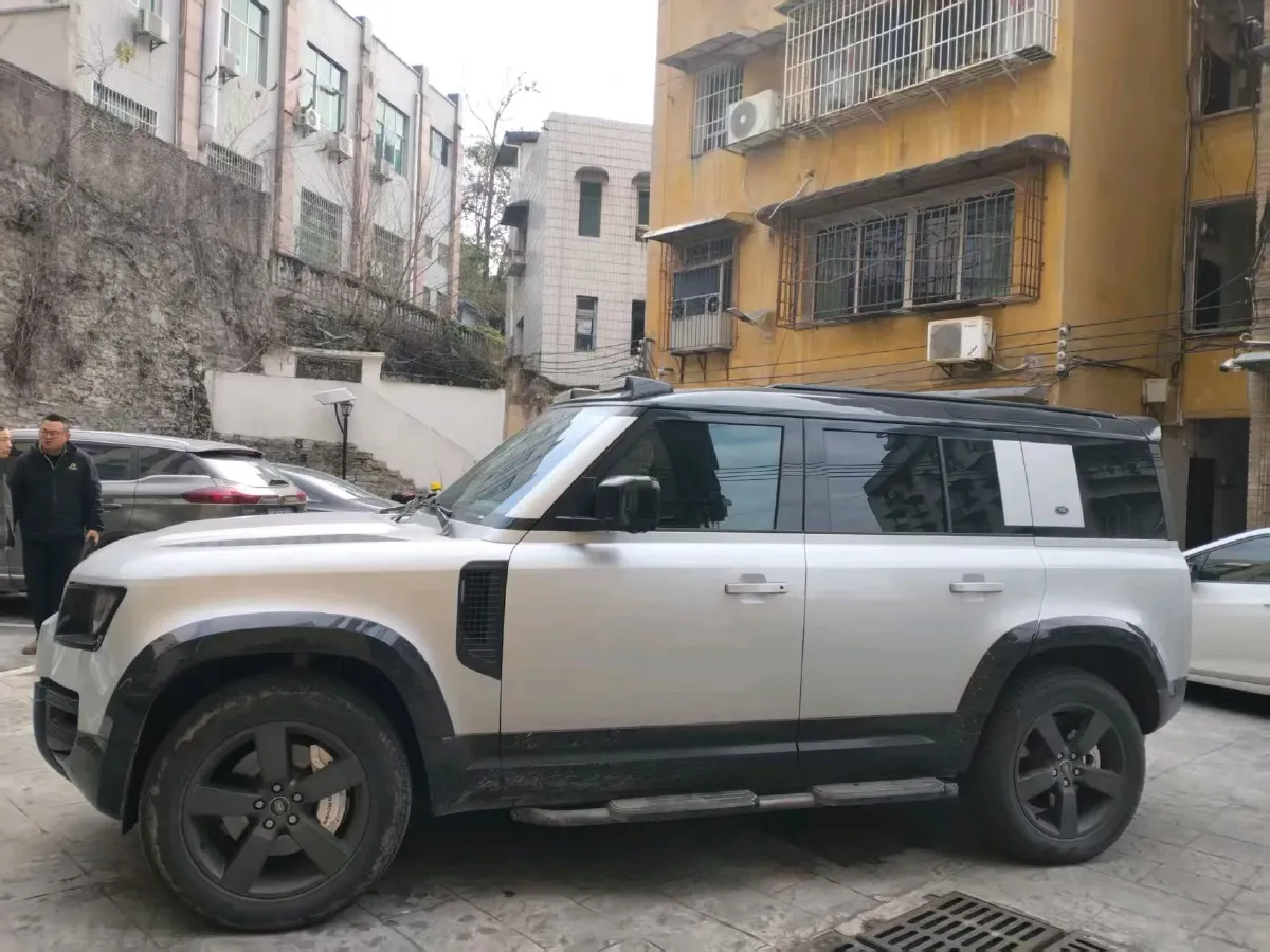 2022 Land Rover Defender 3.0T 400HP L6 8AT,autocango,china used car exporter,china ev exporter,chinese used car exporter,chinese used ev exporter