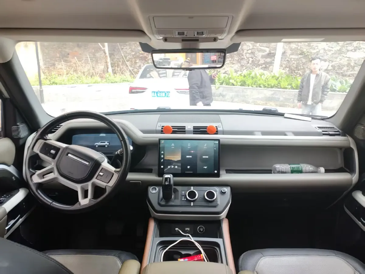 2022 Land Rover Defender 3.0T 400HP L6 8AT,autocango,china used car exporter,china ev exporter,chinese used car exporter,chinese used ev exporter