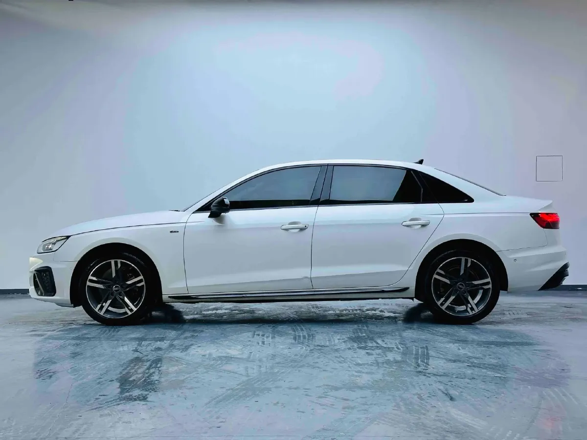 2022 Audi A4L 2.0T 190HP L4 7DCT,autocango,china used car exporter,china ev exporter,chinese used car exporter,chinese used ev exporter