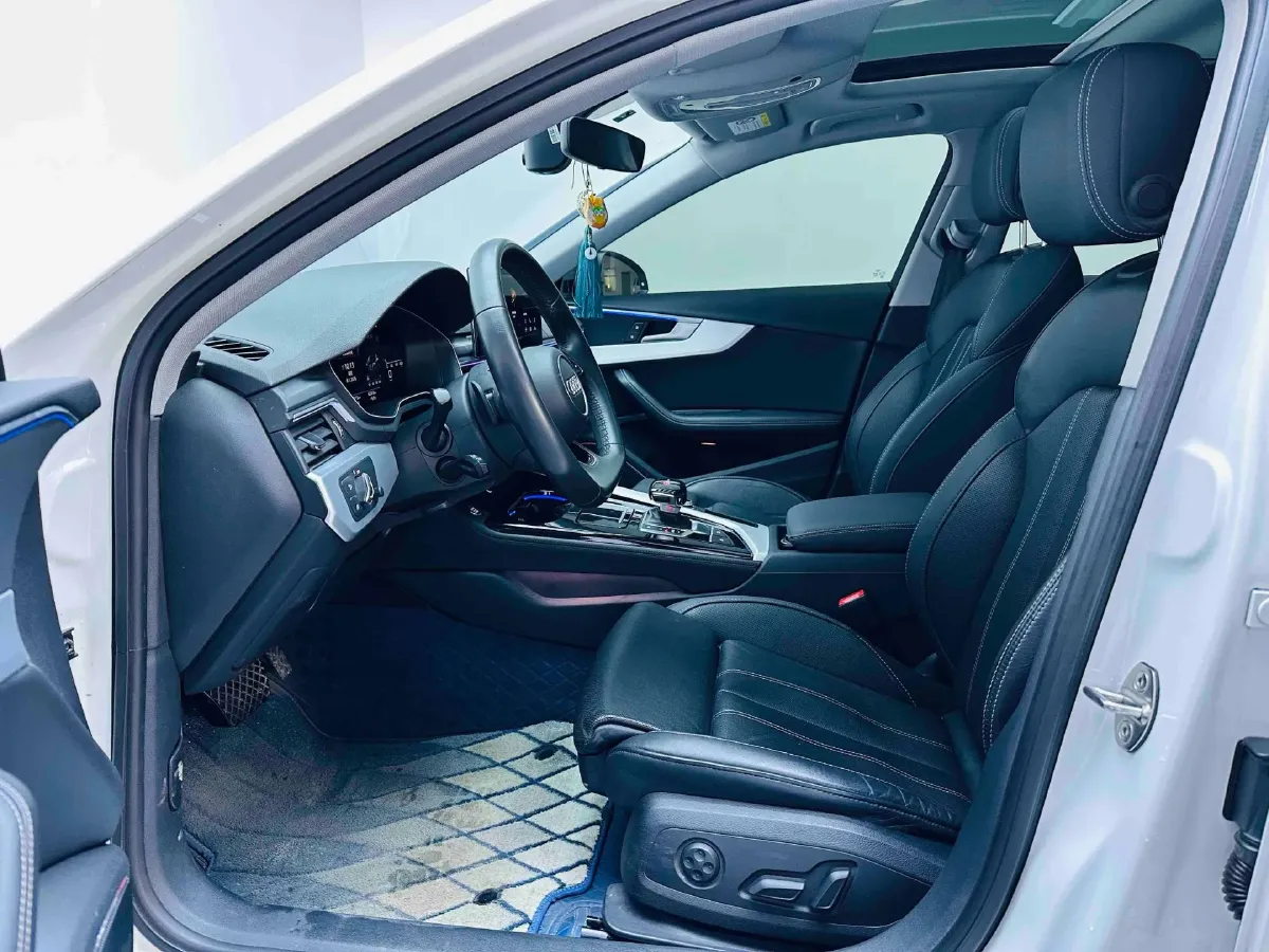 2022 Audi A4L 2.0T 190HP L4 7DCT,autocango,china used car exporter,china ev exporter,chinese used car exporter,chinese used ev exporter