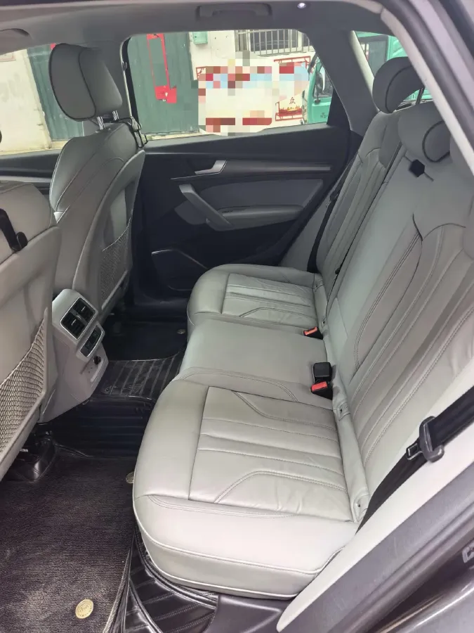2021 Audi Q5L 2.0T 190HP L4 7DCT,autocango,china used car exporter,china ev exporter,chinese used car exporter,chinese used ev exporter