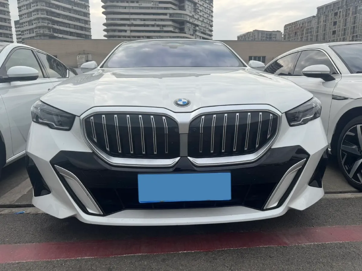 2024 BMW 5 Series 2.0T 258HP L4 8AT,autocango,china used car exporter,china ev exporter,chinese used car exporter,chinese used ev exporter