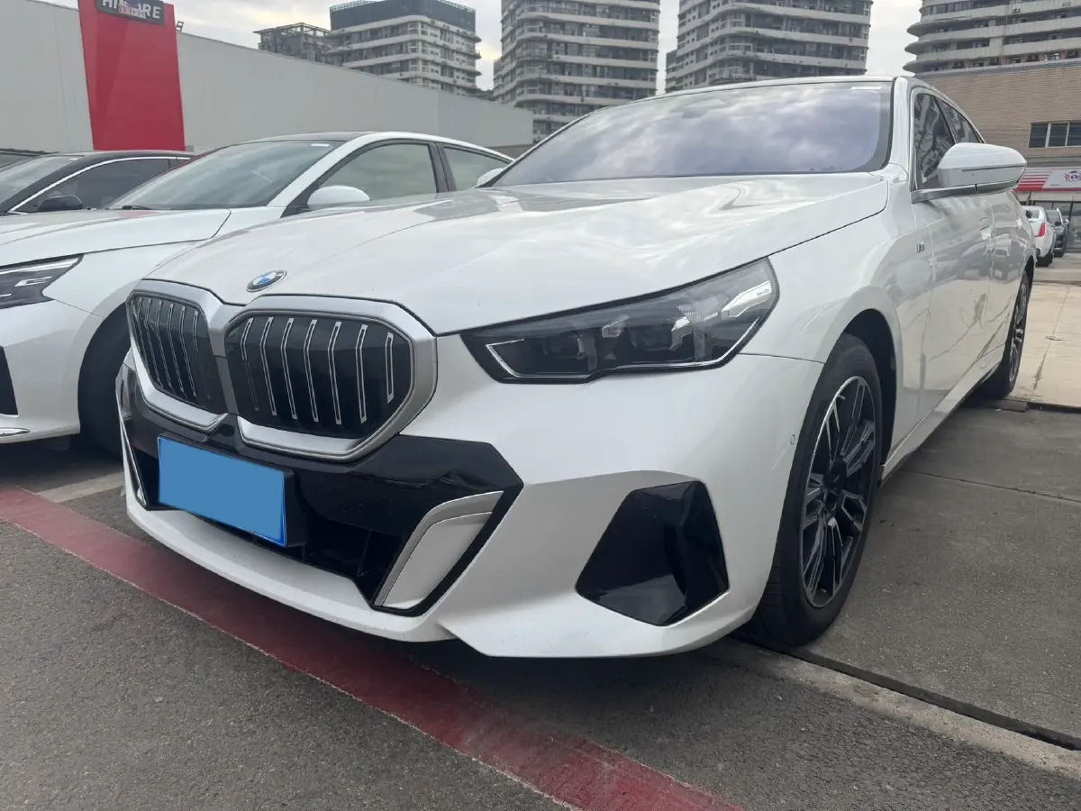 2024 BMW 5 Series 2.0T 258HP L4 8AT,autocango,china used car exporter,china ev exporter,chinese used car exporter,chinese used ev exporter
