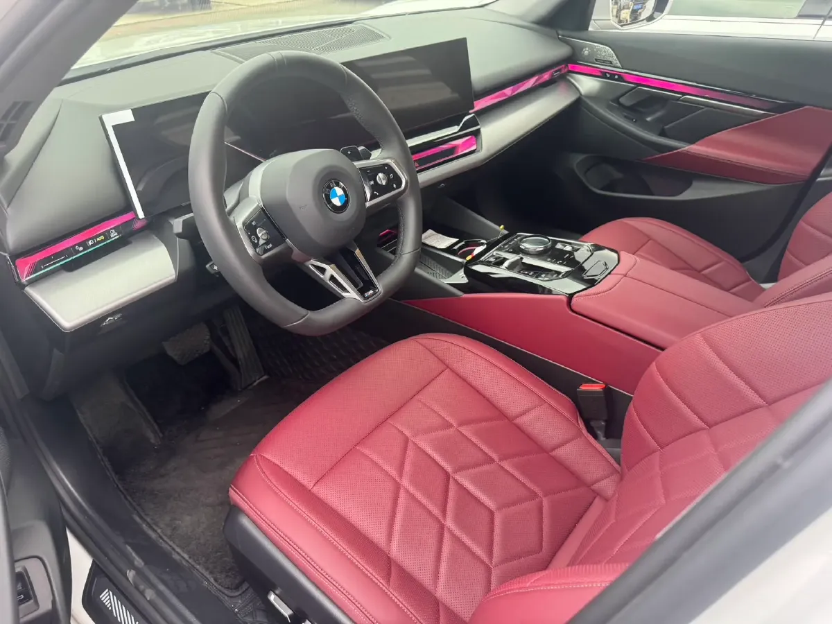 2024 BMW 5 Series 2.0T 258HP L4 8AT,autocango,china used car exporter,china ev exporter,chinese used car exporter,chinese used ev exporter