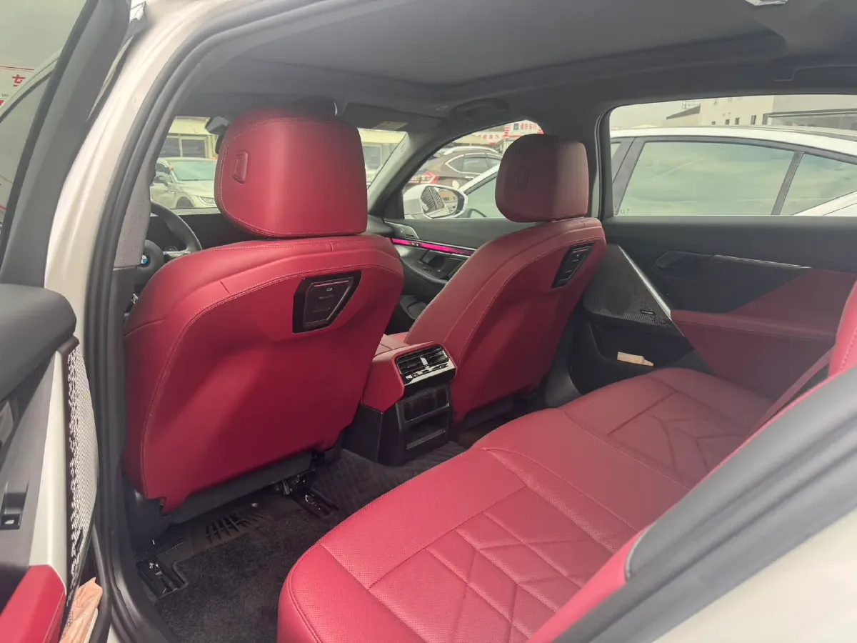 2024 BMW 5 Series 2.0T 258HP L4 8AT,autocango,china used car exporter,china ev exporter,chinese used car exporter,chinese used ev exporter