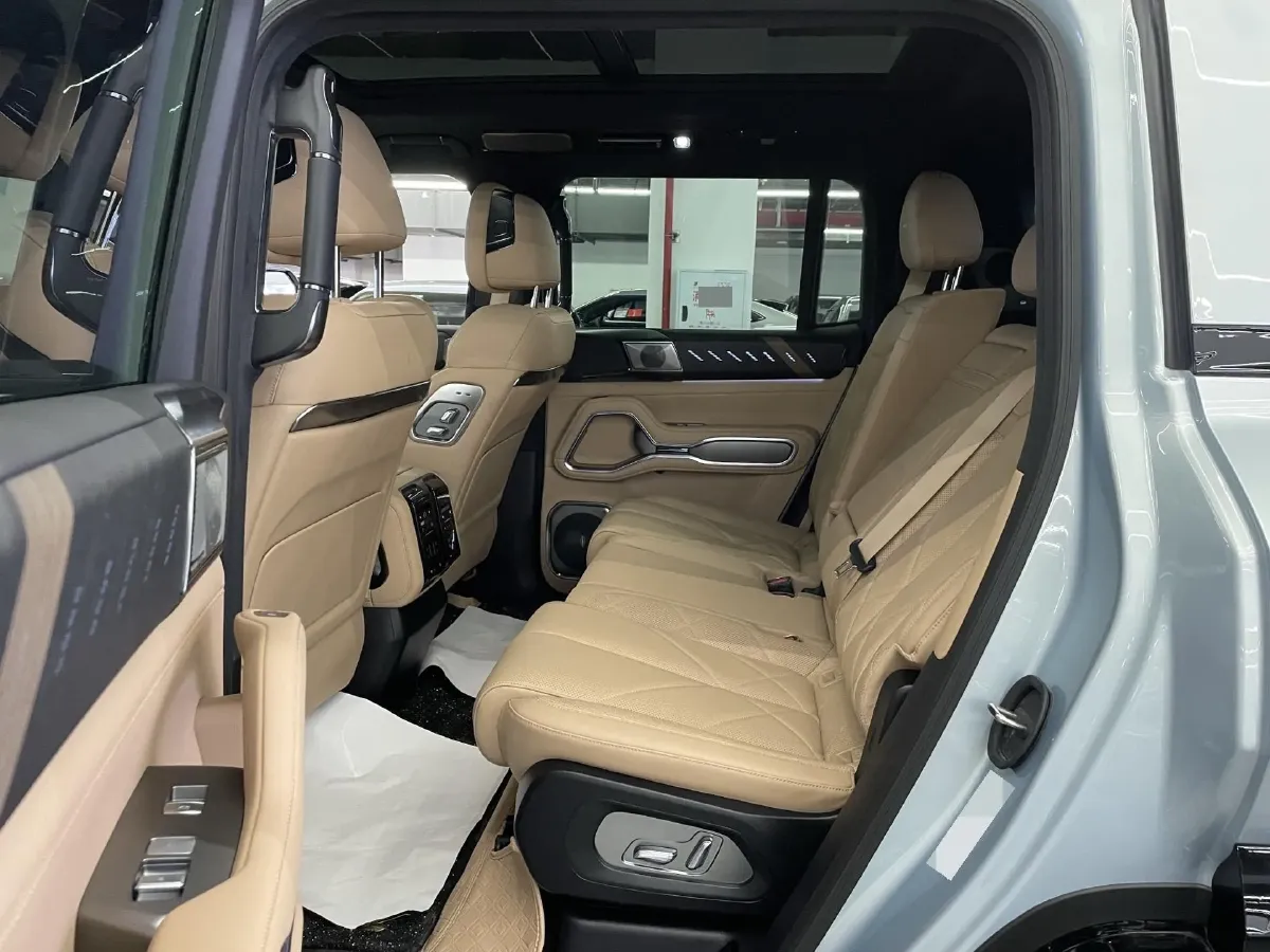 2025 FangChengBao Bao 8 2.0T 245HP L4 E-CVT PHEV 36.8KWH,autocango,china used car exporter,china ev exporter,chinese used car exporter,chinese used ev exporter