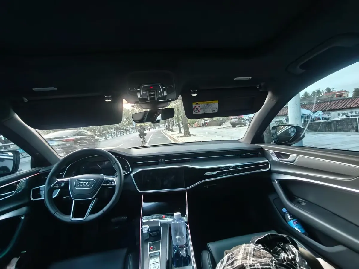 2025 Audi A6L 2.0T 245HP L4 7DCT,autocango,china used car exporter,china ev exporter,chinese used car exporter,chinese used ev exporter