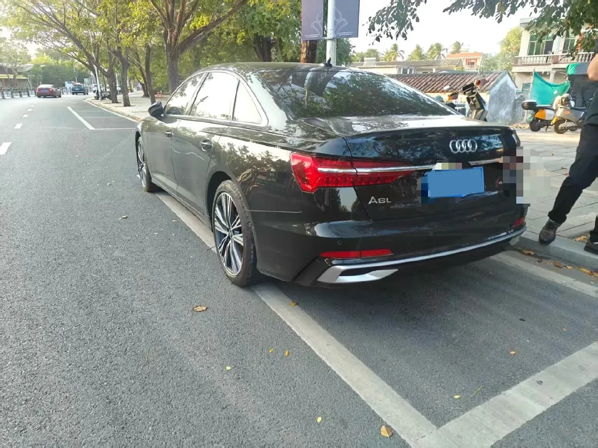 2025 Audi A6L 2.0T 245HP L4 7DCT,autocango,china used car exporter,china ev exporter,chinese used car exporter,chinese used ev exporter