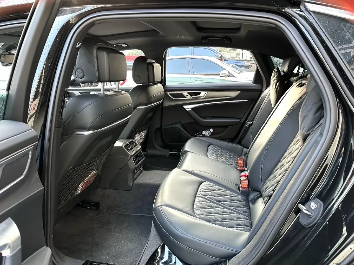 2025 Audi A6L 2.0T 245HP L4 7DCT,autocango,china used car exporter,china ev exporter,chinese used car exporter,chinese used ev exporter