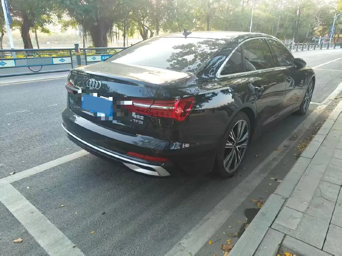 2025 Audi A6L 2.0T 245HP L4 7DCT,autocango,china used car exporter,china ev exporter,chinese used car exporter,chinese used ev exporter